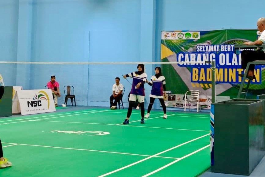 Ganda Putri Badminton UNEJ Sabet Juara Internasional PORNIKES 2026