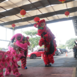 Atraksi Barongsai Meriahkan Arus Balik Imlek di Stasiun Jember