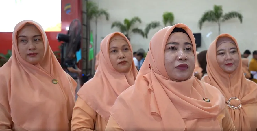 Polije Salurkan 1.060 Paket Sembako Murah untuk Karyawan