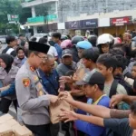 Polres Situbondo dan Insan Pers Berbagi Takjil, Ratusan Paket Ludes Seketika