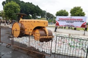 Polres Jember Musnahkan Ribuan Botol Miras Operasi Pekat