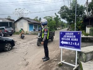 Polres Bondowoso Maksimalkan Pengaturan Lalin Pascaputusnya Jembatan Sukowiryo