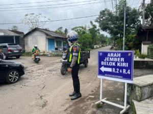Polres Bondowoso Maksimalkan Pengaturan Lalin Pascaputusnya Jembatan Sukowiryo