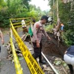 Polres Lumajang Pasang Police Line di Lokasi Longsor Tempursari