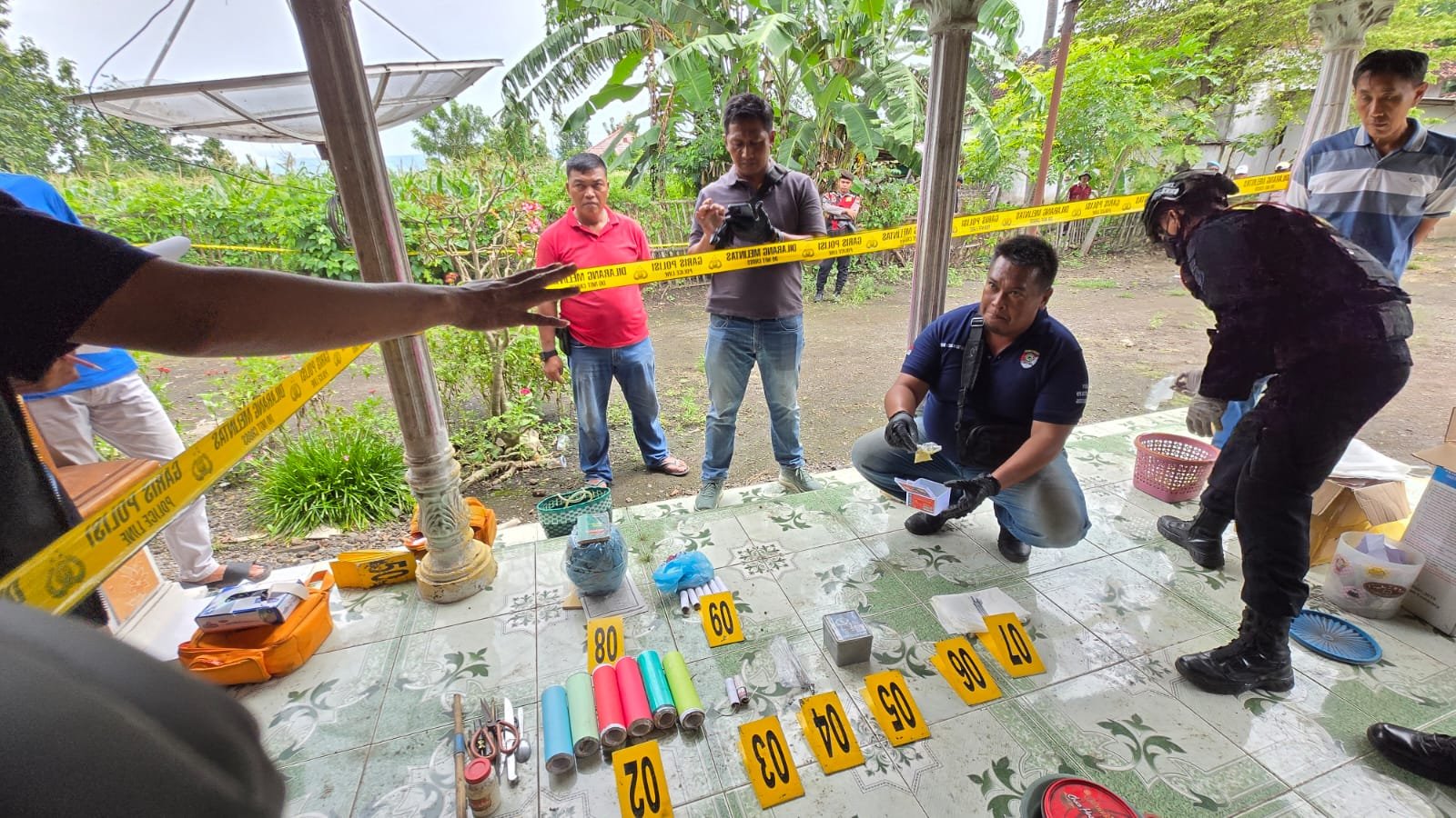 Polres Situbondo Amankan Pembuat Petasan dan Sita 5,1 Kg Bubuk Mercon