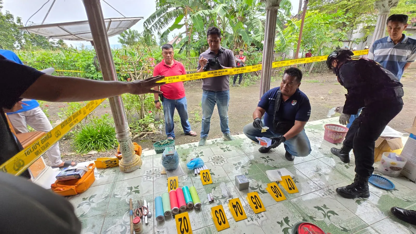 Polres Situbondo Amankan Pembuat Petasan dan Sita 5,1 Kg Bubuk Mercon