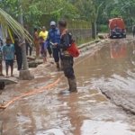 Banjir Lumpur Terjang Dusun Glundengan Jember Akibat Kayu Sumbat Jembatan