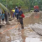 Banjir Lumpur Terjang Dusun Glundengan Jember Akibat Kayu Sumbat Jembatan