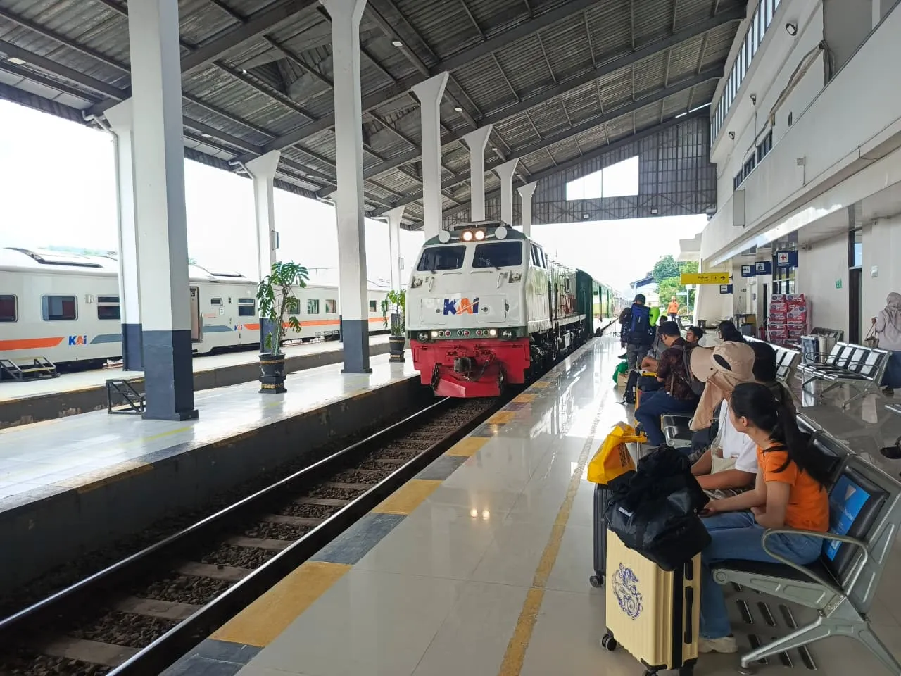 KA Blambangan Ekspres Berangkat Tepat Waktu Pasca Insiden di Probolinggo