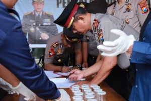 Wujudkan Zero Narkoba Polres Jember Gelar Tes Urine Mendadak bagi Seluruh Perwira