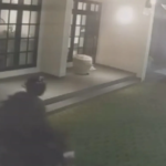 Aksi Pencuri Motor di Salon Kecantikan Jember Terekam CCTV