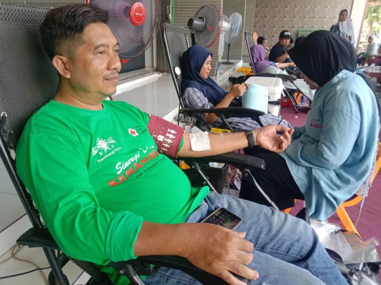 Donor Darah Ranting NU Rambipuji Tembus 75 Kantong