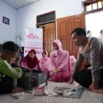 Kapolres Bojonegoro Hadiahi Laptop untuk Bocah Jenius Teknologi pada HUT YKB ke-46
