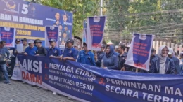 Kader Nasdem Jember Demo Majalah Tempo Terkait Karikatur Surya Paloh