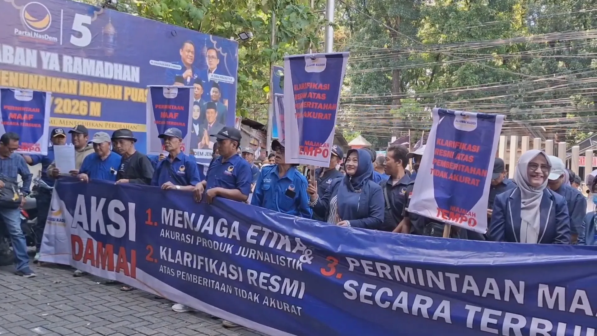 Kader Nasdem Jember Demo Majalah Tempo Terkait Karikatur Surya Paloh