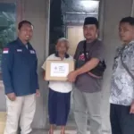 PMI Jember Salurkan Bantuan bagi Lansia Korban Kebakaran di Ledokombo