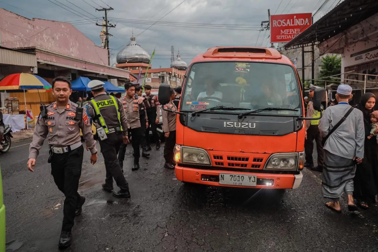Polres Jember Pastikan Haul Habib Sholeh Tanggul Berjalan Kondusif