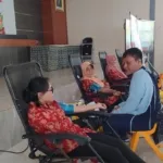 Semangat Kepedulian Mengalir di SMAN 2 Jember Lewat Aksi Donor Darah