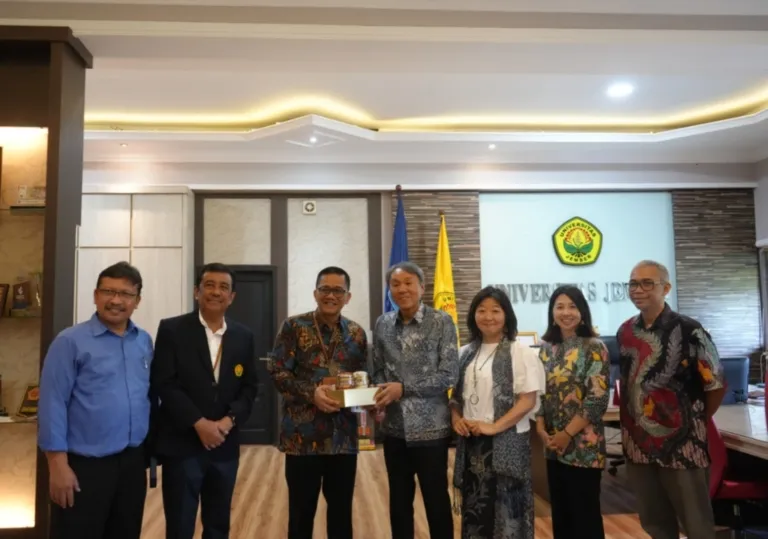 FISIP UNEJ Terima Hibah Ratusan Buku Dan Kupas Rahasia Kemajuan Jepang