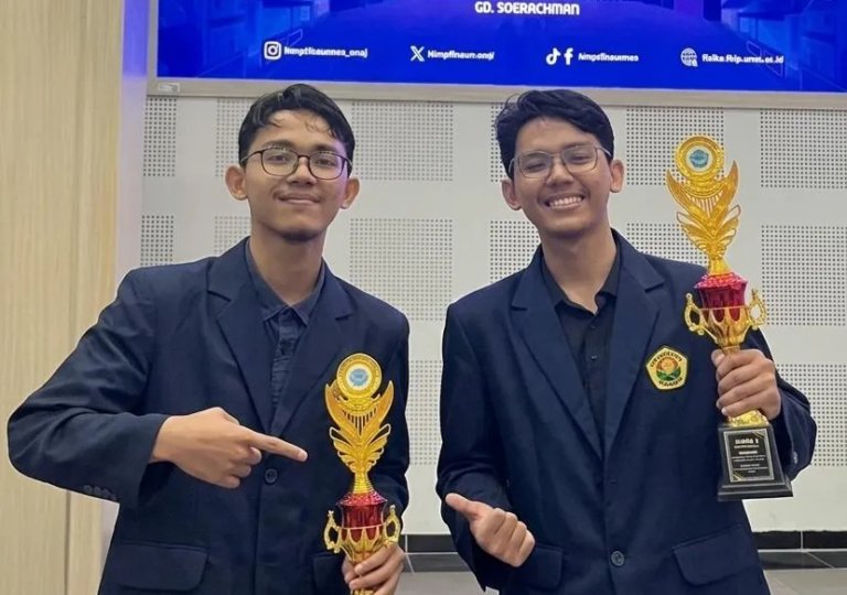 Sinergi Saudara Kembar Antar Husein Jadi Juara 1 Pilmapres UNEJ 2026