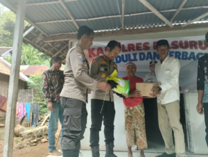 Kapolres Pasuruan Blusukan Salurkan Bantuan Sosial untuk Warga Desa Ngantungan