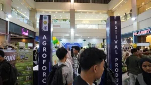 Mahasiswa Polije Gelar Praktik Bisnis Riil di Roxy Mall