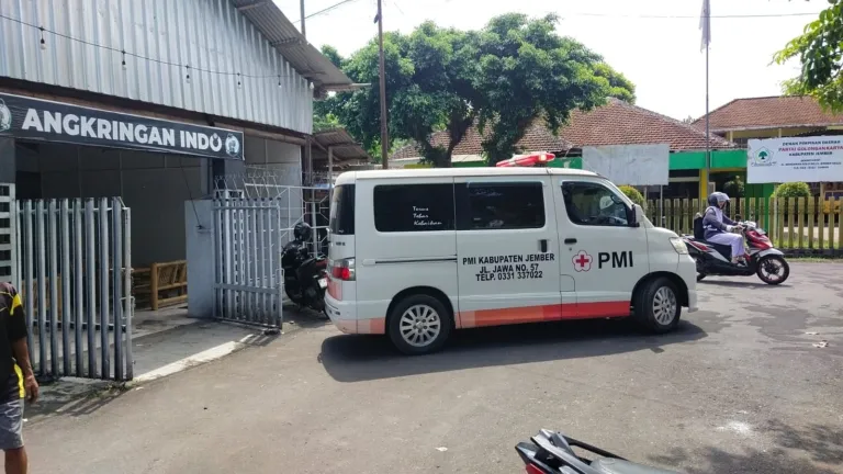 Mahasiswa Sesak Nafas di Warung dan PMI Jember Segera Terjunkan Tim Medis