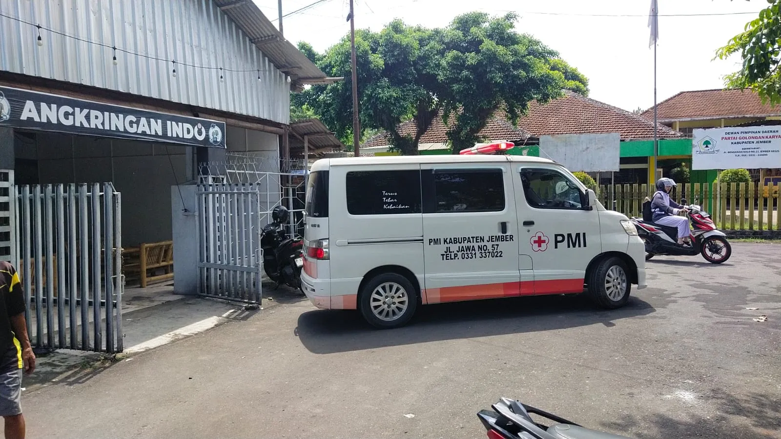 Mahasiswa Sesak Nafas di Warung dan PMI Jember Segera Terjunkan Tim Medis