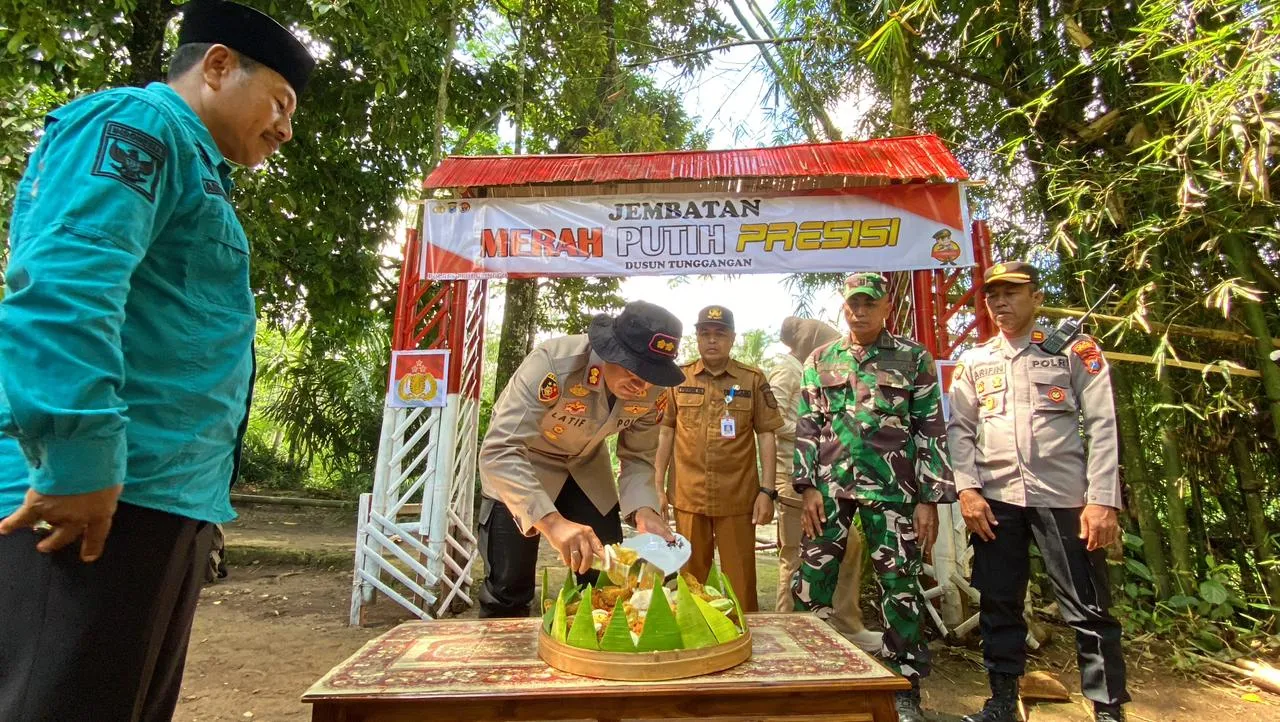 Polres Probolinggo Resmikan Jembatan Merah Putih Presisi di Tiris