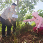 Polres Trenggalek Tanam Ratusan Pohon Beringin Jaga Sumber Air