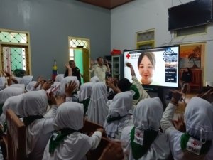 Siswa SDN Puger Kulon Jember Berbagi Inspirasi Kebencanaan dengan Jepang