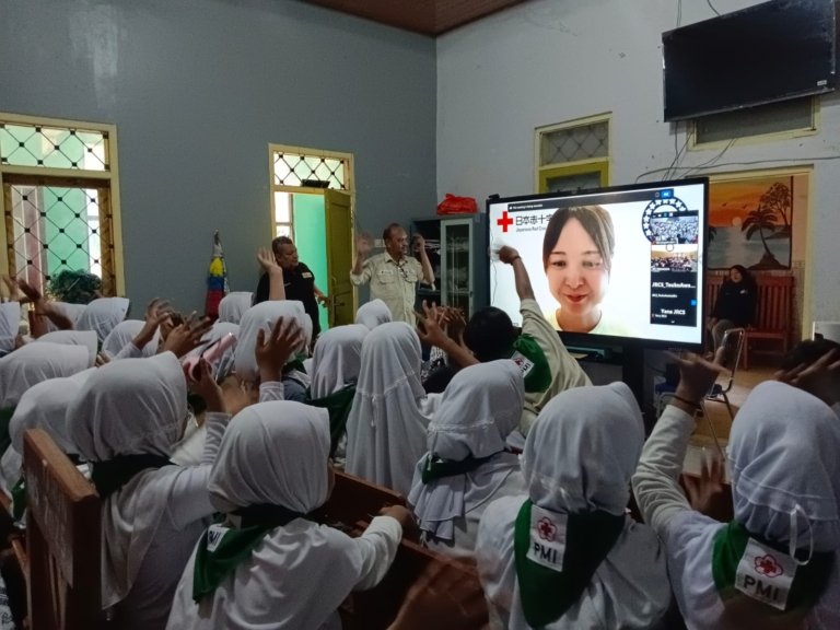 Siswa SDN Puger Kulon Jember Berbagi Inspirasi Kebencanaan dengan Jepang