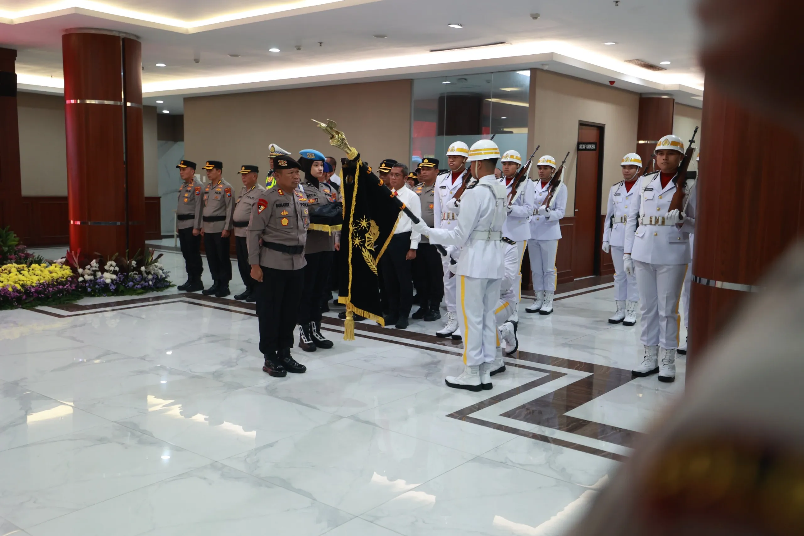 Jelang Hari Bhayangkara ke-80 Polda Jatim Gelar Upacara Pemuliaan Nilai Luhur Tribrata