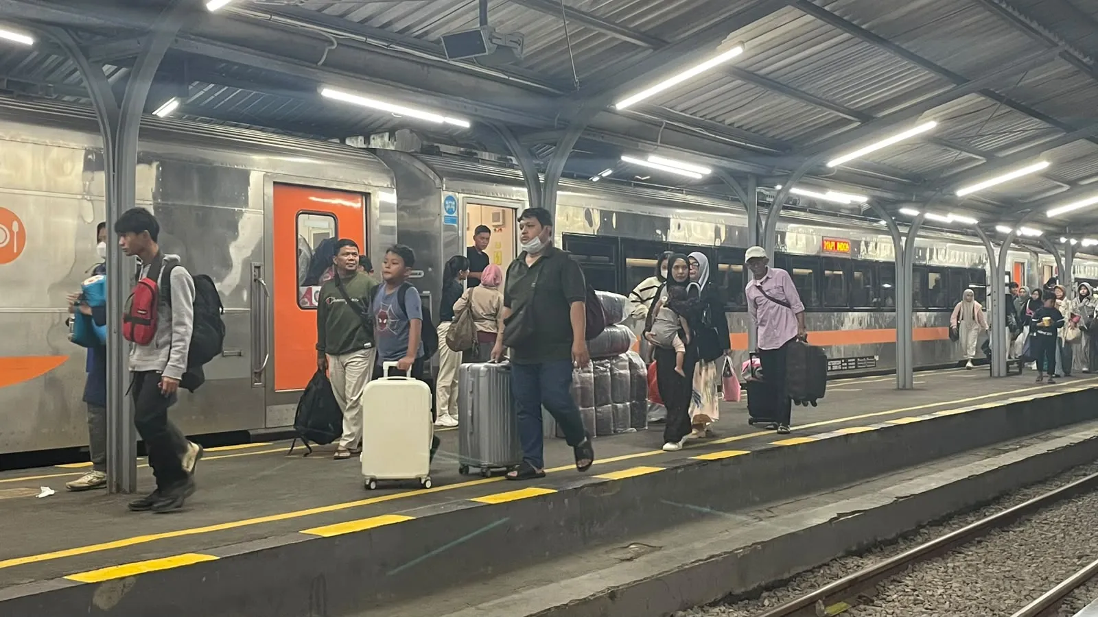 Volume Penumpang Kereta Api Mengalami Peningkatan Signifikan