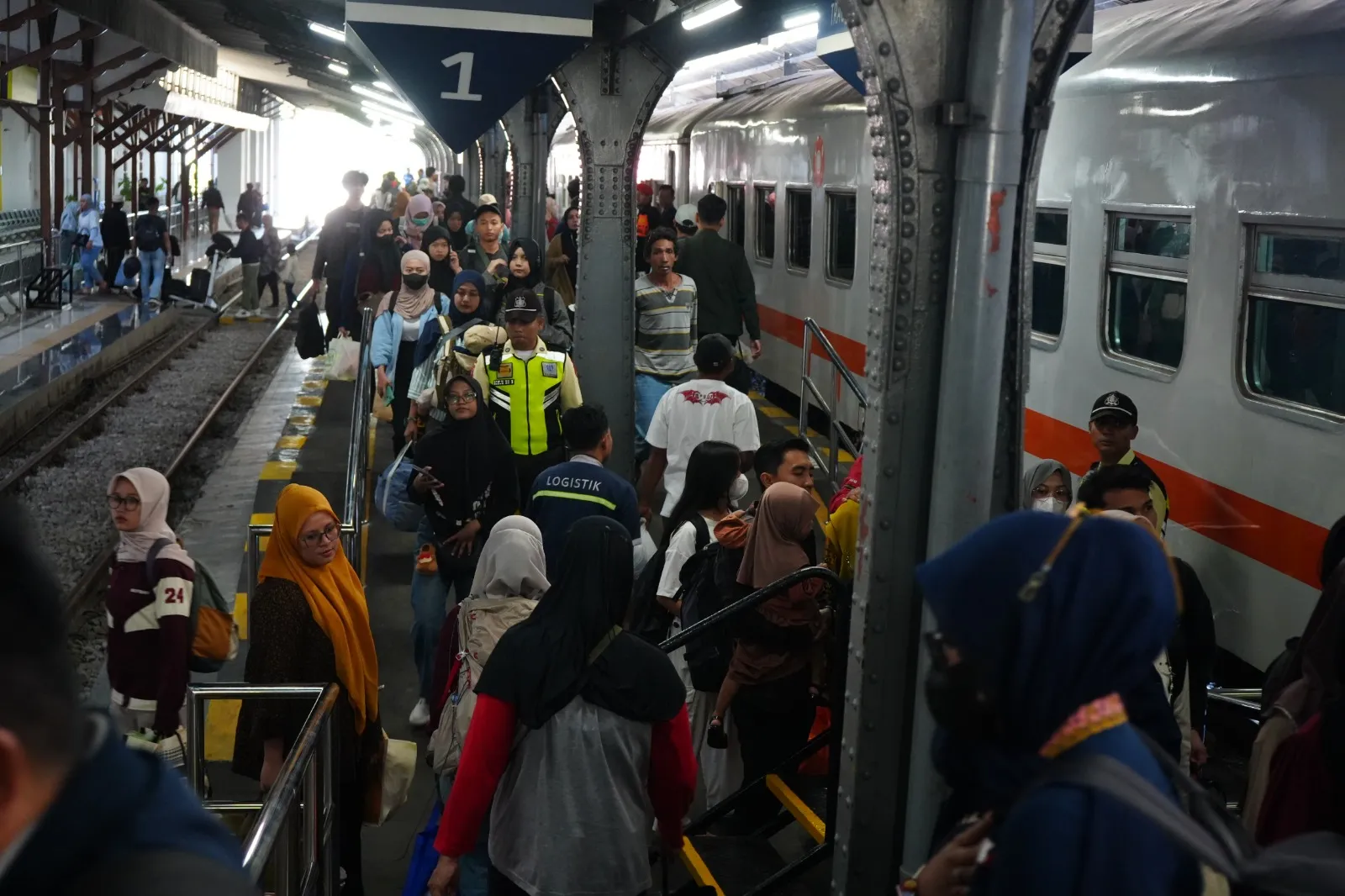 Penjualan Tiket KA Daop 9 Jember Tembus Ratusan Ribu