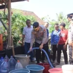 Polres Bondowoso Salurkan Air Bersih ke 20 Dusun
