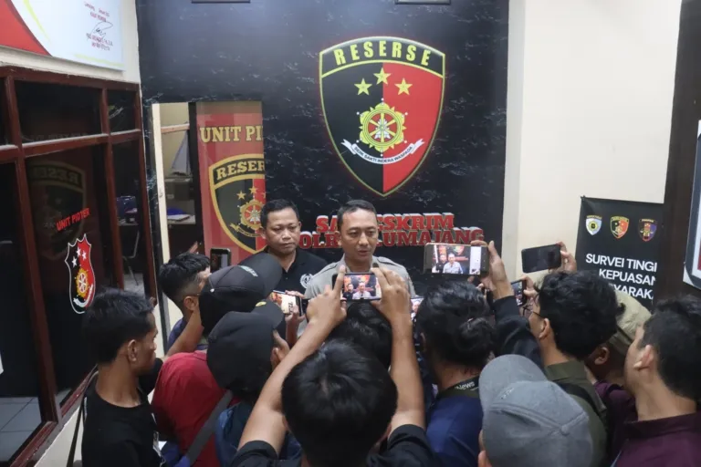 Polres Lumajang Tangkap Penadah Sapi Curian dan Sita Senjata Api Rakitan