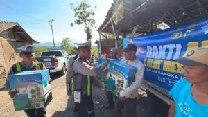 Polres Situbondo Salurkan Bantuan Alsintan untuk Kelompok Tani