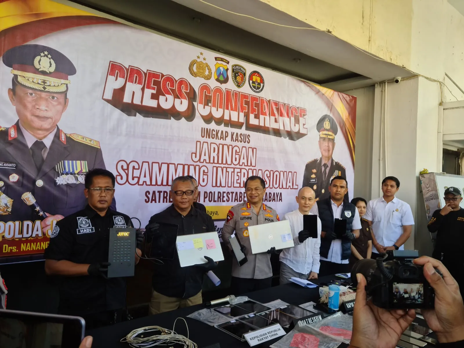 Polrestabes Surabaya Tangkap 45 Tersangka Siber Internasional