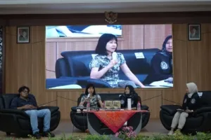 Soe Tjen Marching Kupas Kekuatan Sastra di UNEJ