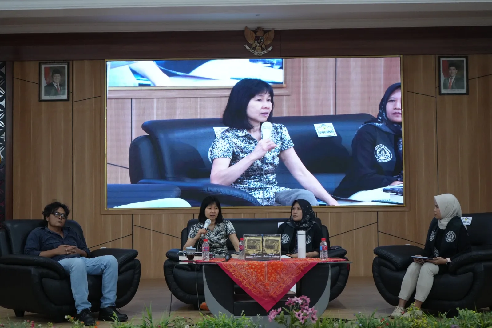 Soe Tjen Marching Kupas Kekuatan Sastra di UNEJ
