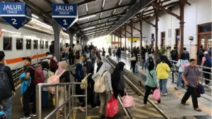 Puluhan Ribu Penumpang Padati Stasiun Daop 9 Jember