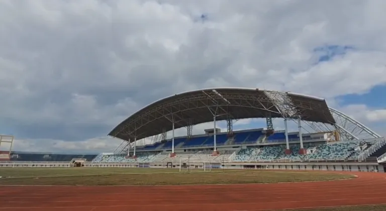 Atap Jember Sport Garden Rusak Diterjang Angin