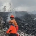 Gunungan Sampah TPA Pakusari Jember Terbakar Diduga Akibat Puntung Rokok