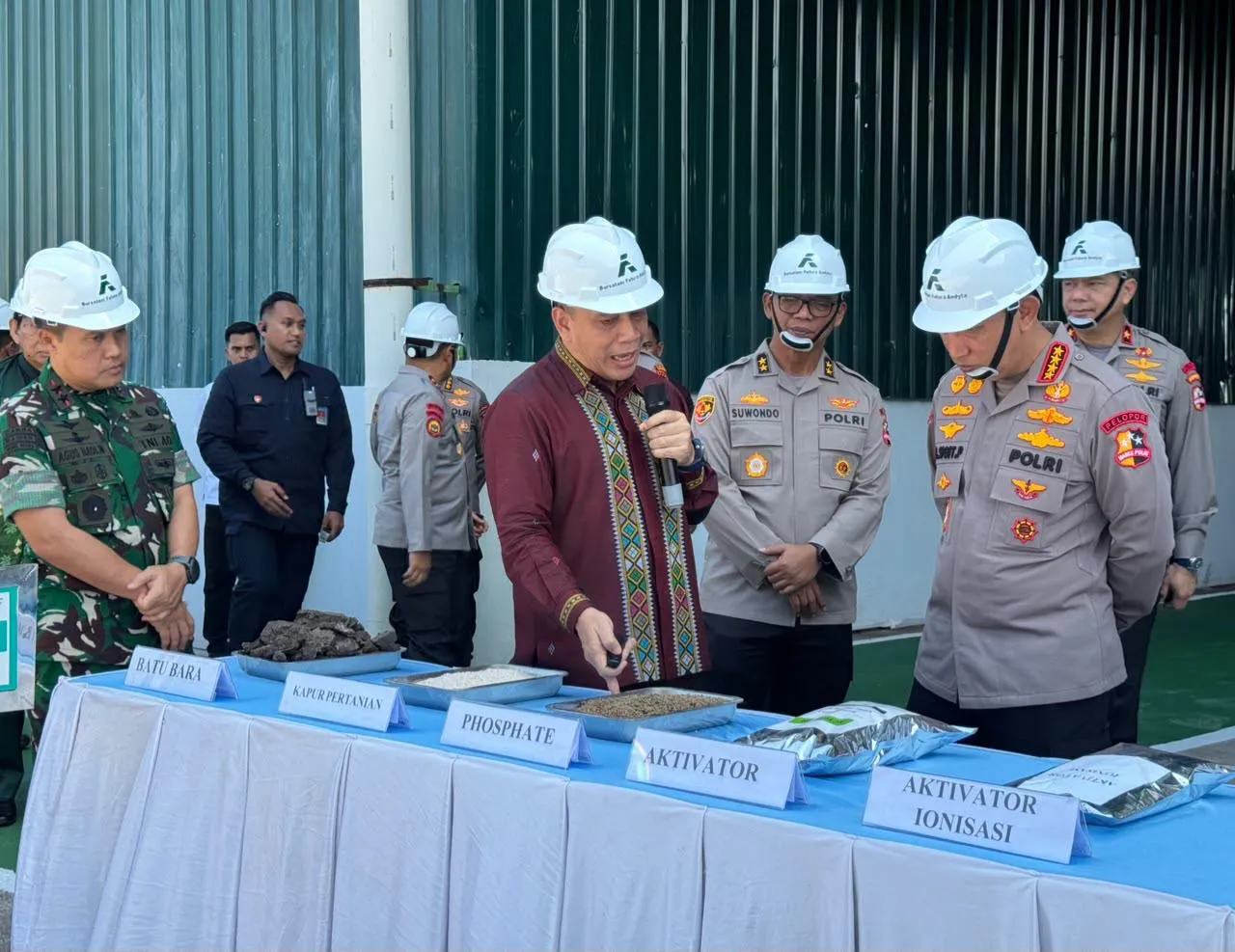 Kapolri Lepas 80 Ton Pupuk untuk Petani