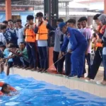 Polres Lamongan Latih Santri Keterampilan Penyelamatan Air