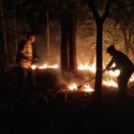 Polsek Kedunggalar Padamkan Kebakaran Lahan Usai Laporan 110