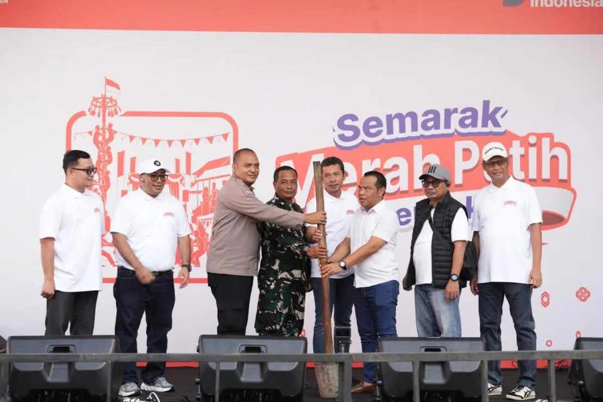 BRI Region 6 Meriahkan Pasar Malaka Rorotan, Dibuka dengan Simbolis Penumbukan Padi