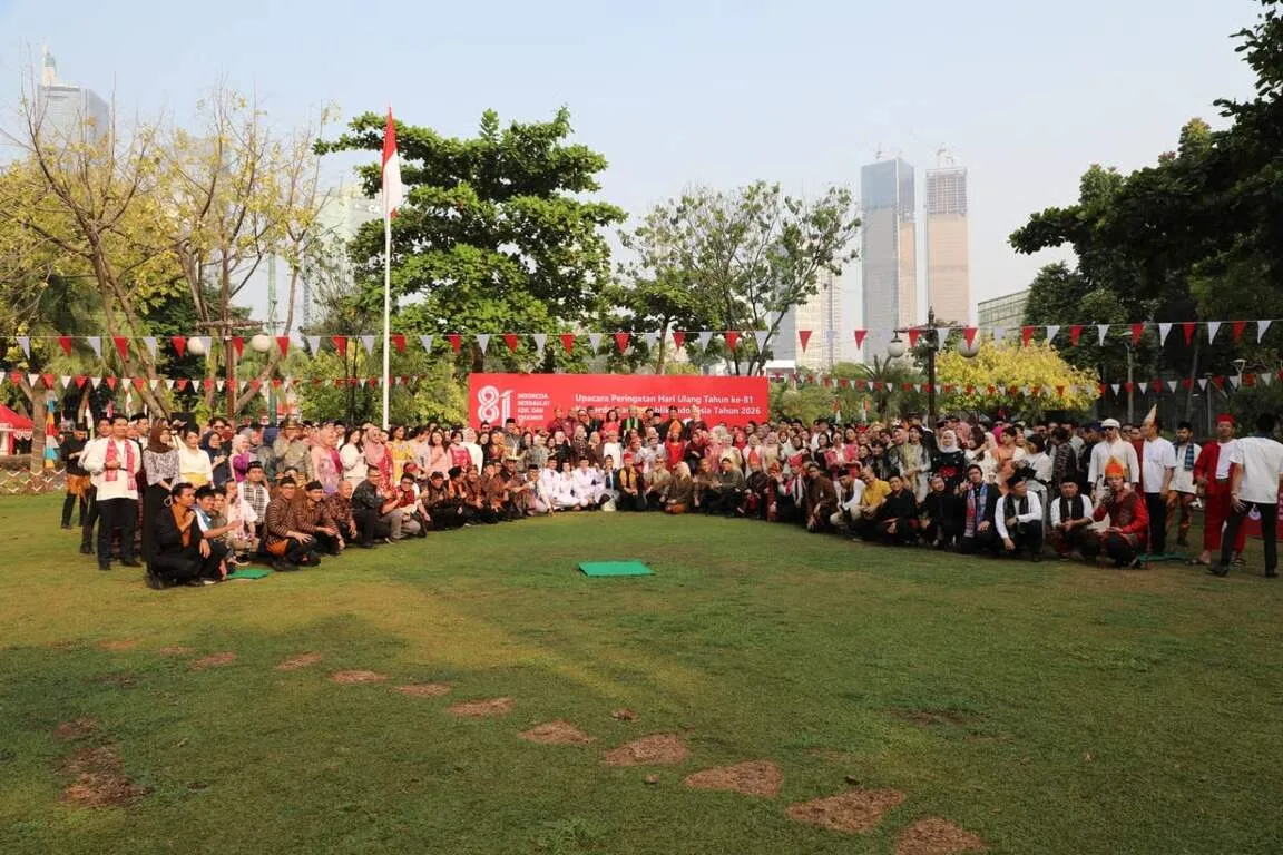 Semarak Kemerdekaan, Pekerja BRI Region 6 Tampil dalam Balutan Baju Adat dan Wastra Nusantara