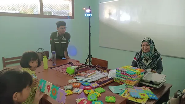 Dukung Siswa Hambatan Intelektual, Mahasiswa Polije Terapkan Inovasi HoloPuzzle di SDLB YPAC